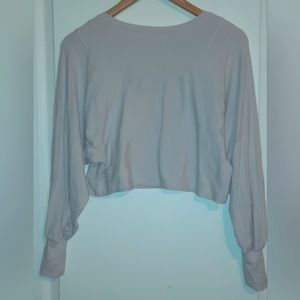 Cropped, long sleeve top